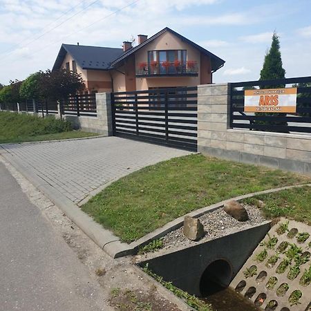 Aris Pokoje Goscinne Wojnicz Exteriér fotografie
