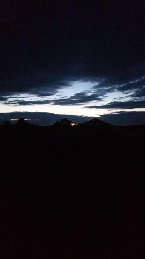 Aris Pokoje Goscinne Wojnicz Exteriér fotografie