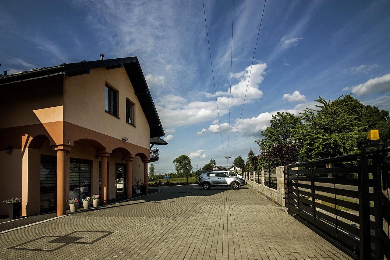 Aris Pokoje Goscinne Wojnicz Exteriér fotografie
